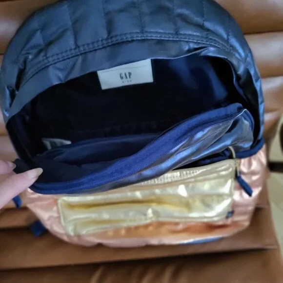 backpack - Picture 2 of 4